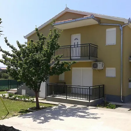Cappuccino Apartman Kastela